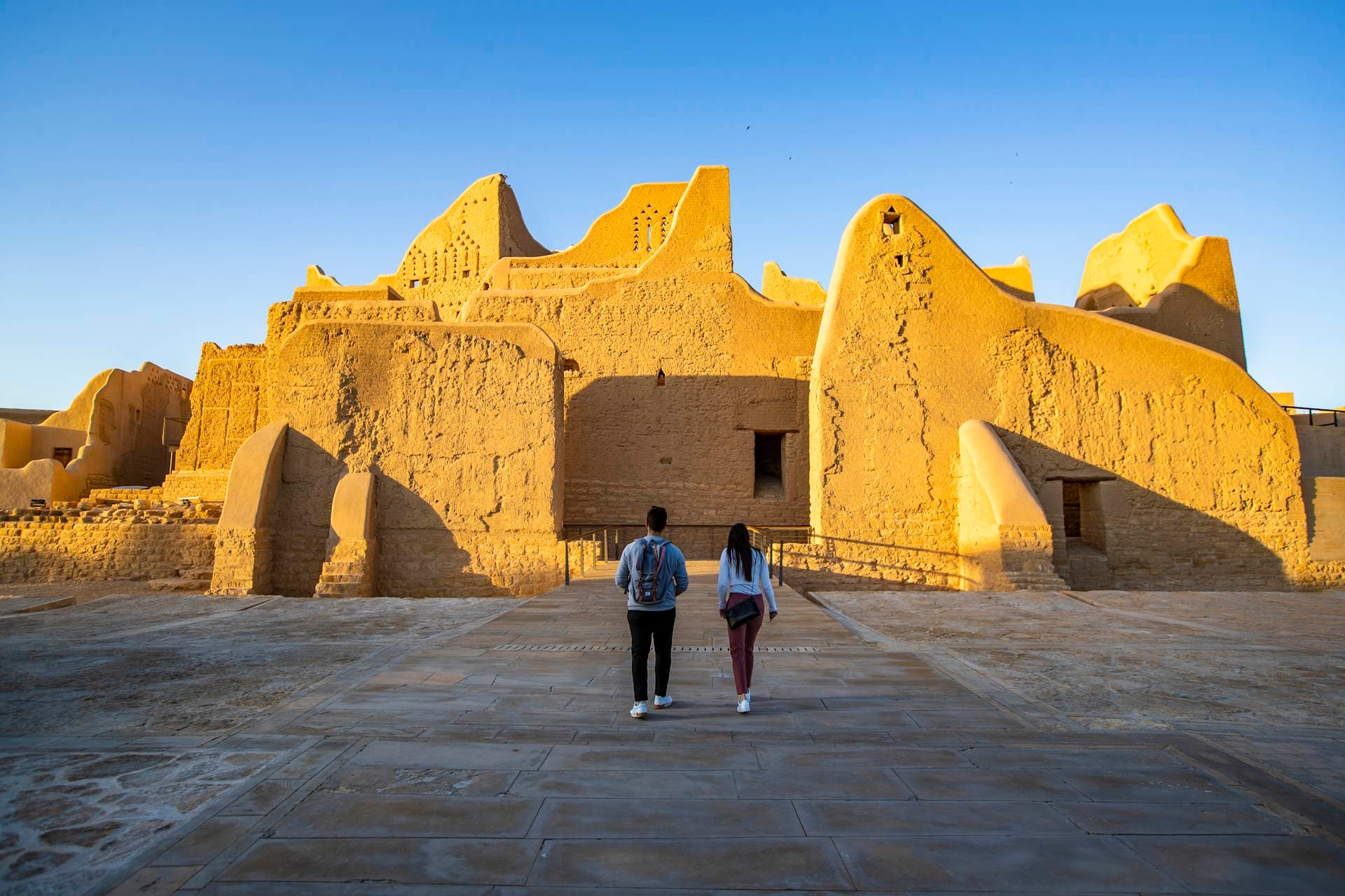 A tour of the Al-Tarif neighborhood and Al-Bajiri overlook, including entrance tickets.