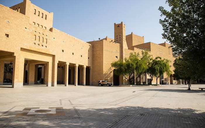 The Palace of Governance area and the food market