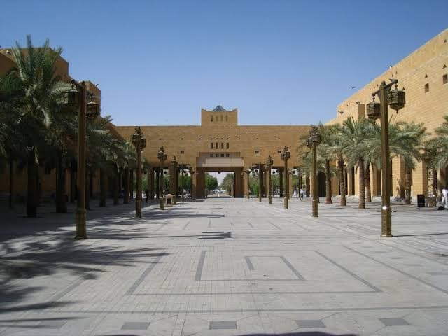 The Palace of Governance area and the food market